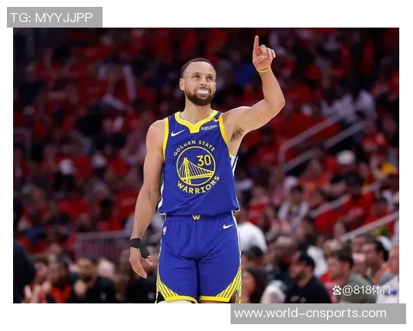 库里股四头肌受伤赛后痛苦一瘸一拐离场引发球迷担忧 库里股四头肌受伤赛后痛苦一瘸一拐离场引发球迷担忧